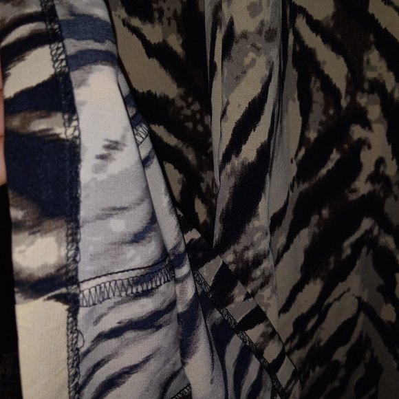 Office style, A Collared Button Top Dress with Animal print bottom. - Picture 7 of 7